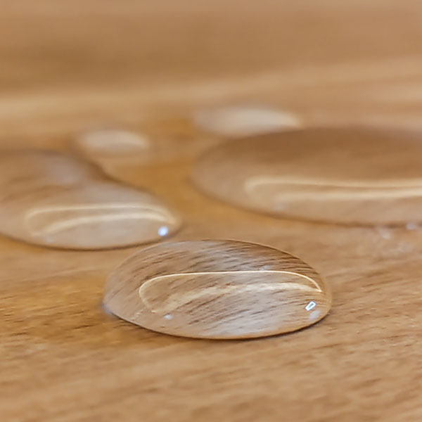 Duck's Back nanopinnoitettu tekstiili hylkii likaa ja nesteitä poistaen voimakkaiden siivouskemikaalien tarpeen.